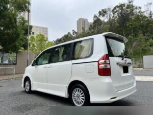 Painted Rear Spoiler for 2008–2013 Toyota Noah and Voxy – Aggwings